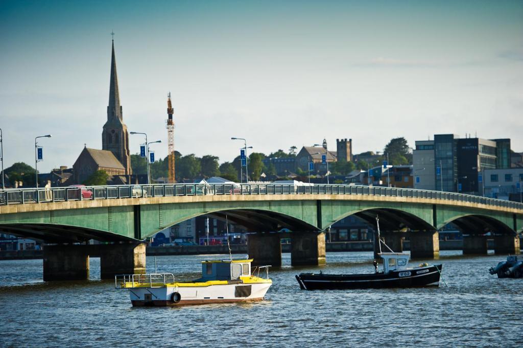 Riverbank House Hotel Ferrybank Экстерьер фото