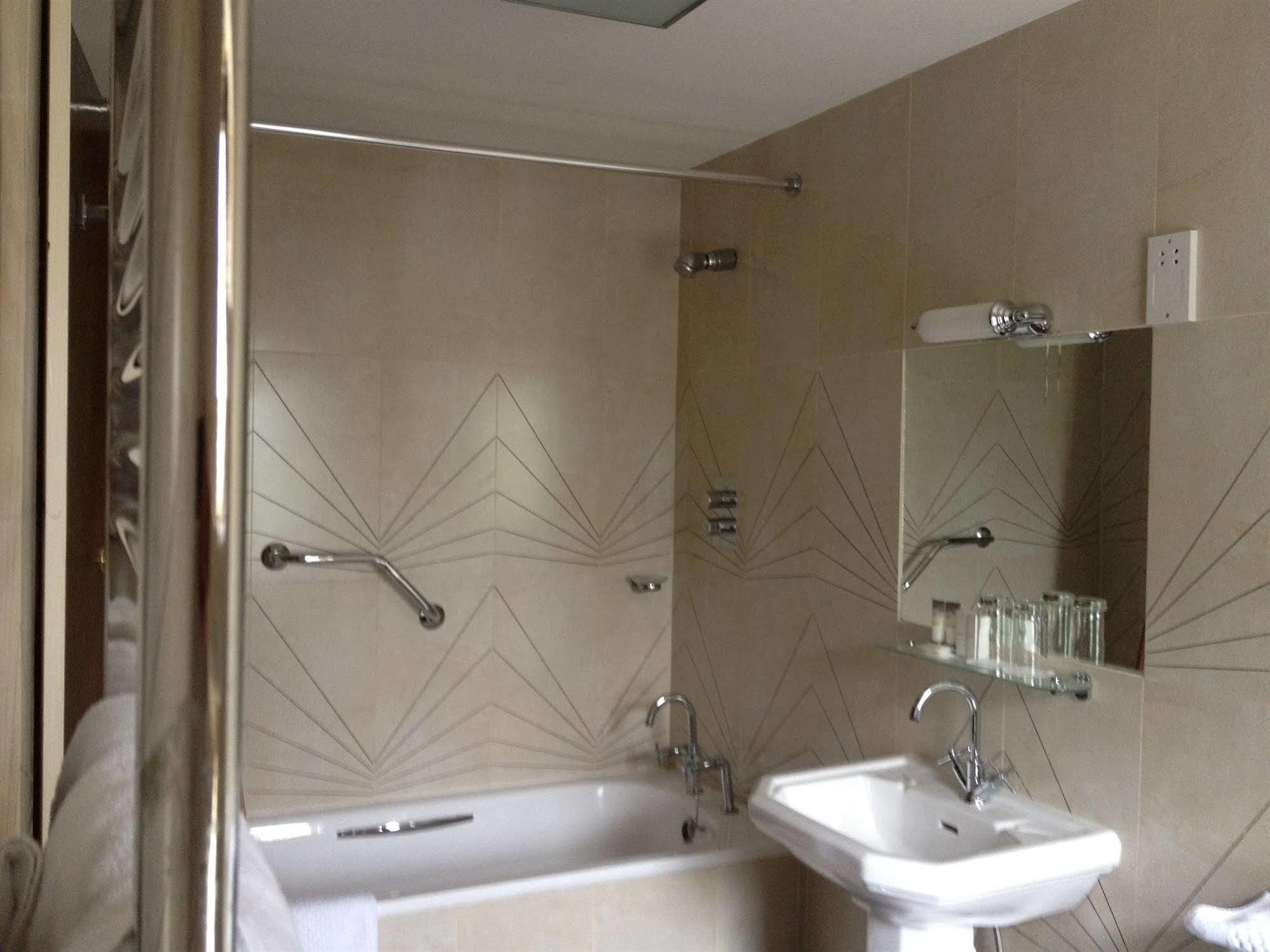 Riverbank House Hotel Ferrybank Экстерьер фото